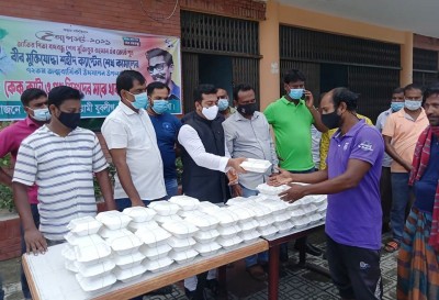 শেখ কামালের জন্মবার্ষিকী উপলক্ষে মেহেরপুর জেলা যুবলীগের খাবার বিতরণ শেখ কামালের জন্মবার্ষিকী উপলক্ষে মেহেরপুর জেলা যুবলীগের খাবার বিতরণ